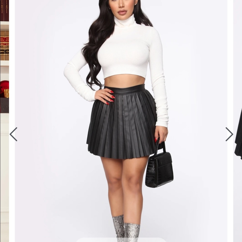 FASHION NOVA pleated skirt | L | New with tags